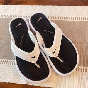 Women’s Nike Sandals size 9.5. Worn once!